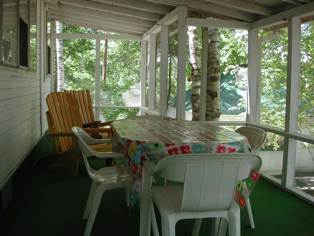 Birch Cliff Lodge On Baptiste Lake Highland Grove Номер фото