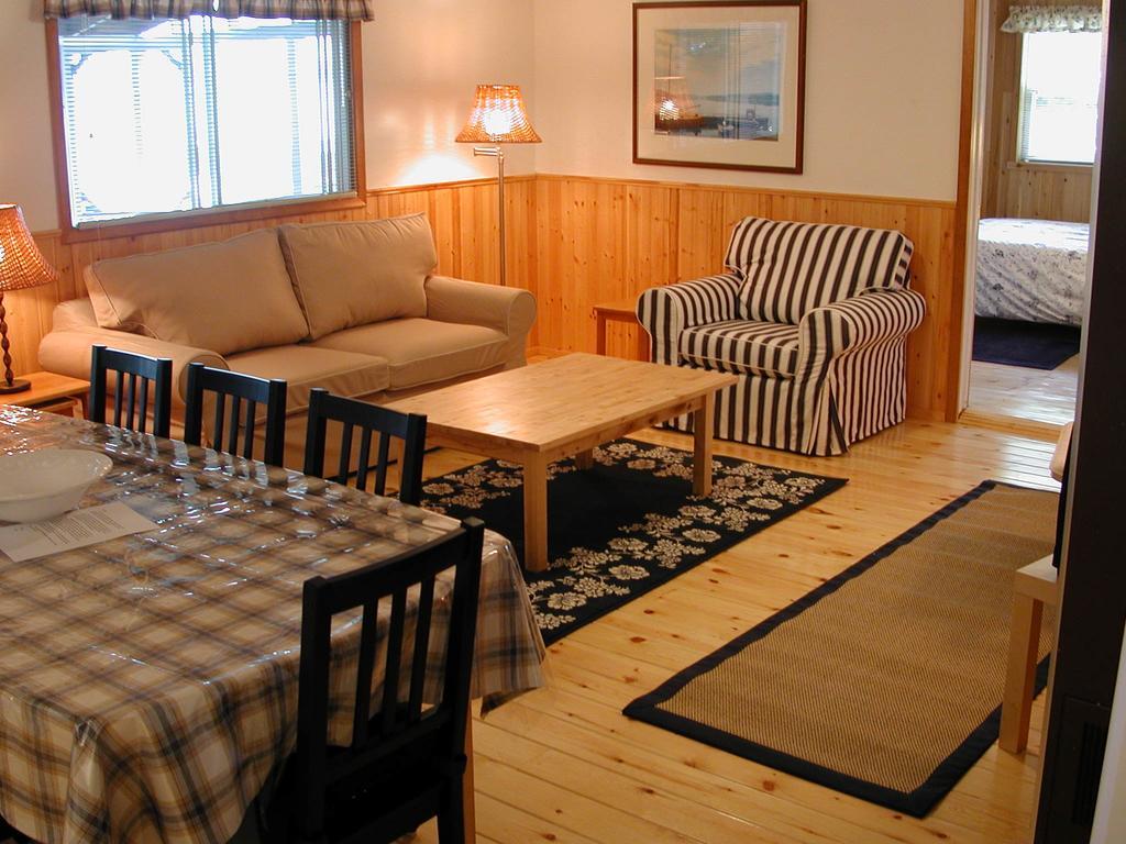 Birch Cliff Lodge On Baptiste Lake Highland Grove Номер фото