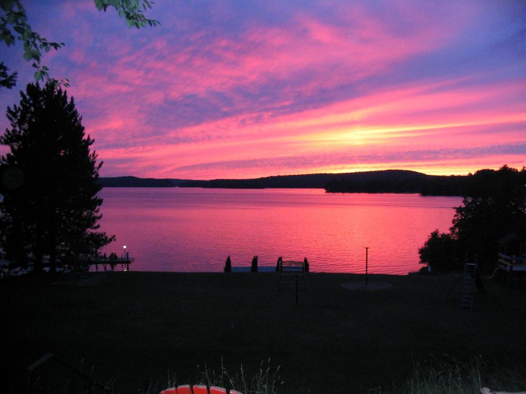 Birch Cliff Lodge On Baptiste Lake Highland Grove Экстерьер фото